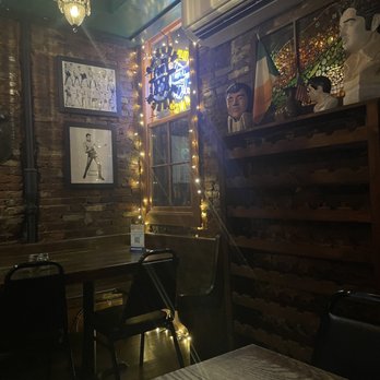 Murph's Bar - a dining area with a table and chairs - Sports Bars Near Me - Philadelphia, Pennsylvania Murph's Bar - a dining area with a table and chairs - Sports Bars Near Me - Philadelphia, Pennsylvania