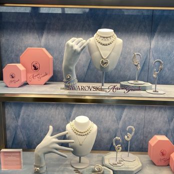 Swarovski - Figures, jewelry, gifts - Jewelry Near Me - New York, New York Swarovski - Figures, jewelry, gifts - Jewelry Near Me - New York, New York