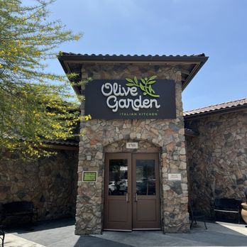 Olive Garden Italian Restaurant - Lunch - Italian Near Me - Burbank, California Olive Garden Italian Restaurant - Lunch - Italian Near Me - Burbank, California