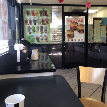 Winchell's Donut House - Donuts Near Me - San Fernando, California