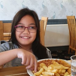 The Bell - Kids mean nuggets with beans and chips
