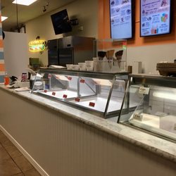 Carl's Corner Ice Cream Shoppe - Nice clean space