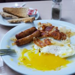 Station Coffee Shop - The eggs are really good a large amount of home fries And the sausages large.