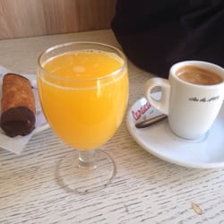 Café Caracas - Zumito, café y cañita de choco
