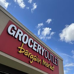 Grocery Outlet - Walking in.....