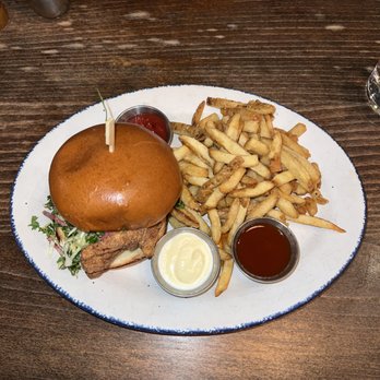 Beatrix - Streeterville - Chicken Sandwich - New American Near Me - Chicago, Illinois