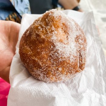 Leonard's Bakery - Malasadas (Original) - Bakeries Near Me - Honolulu, Hawaii Leonard's Bakery - Malasadas (Original) - Bakeries Near Me - Honolulu, Hawaii