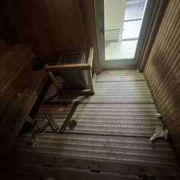 I came to spend a relaxing day in the sauna and found trash everywhere.