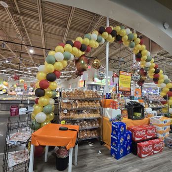 Mariano's - Entrance area by the produce department - Grocery Near Me - Northbrook, Illinois