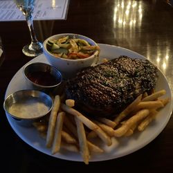 Fourk - Steak, fries and sautéed vegetables (zucchini, bell peppers, cabbage).