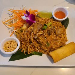 Baan Thai Cuisine & Bar - Pad Thai and spring roll (lunch special)