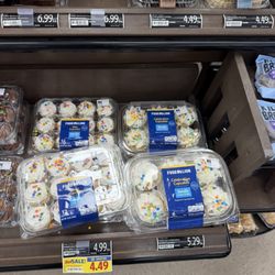 Food Lion - Cupcakes!