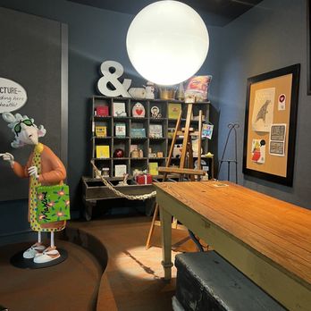 Hallmark Visitors Center - Desk - Museums Near Me - Kansas City, Missouri Hallmark Visitors Center - Desk - Museums Near Me - Kansas City, Missouri