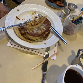 Holoholo Grill - Banana pancakes - Hawaiian Near Me - Koloa, Hawaii Holoholo Grill - Banana pancakes - Hawaiian Near Me - Koloa, Hawaii