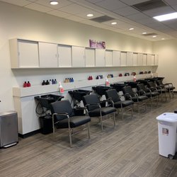 GateWay Community College - Cosmetology shampoo area