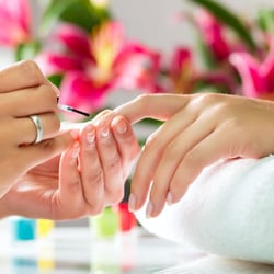 JMR Cosmetics - Maniküre & Naturnagel Verstärkung bei JMR Cosmetics