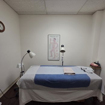 Meditree Acupuncture - Treatment Room - Acupuncture Near Me - Sylmar, California Meditree Acupuncture - Treatment Room - Acupuncture Near Me - Sylmar, California