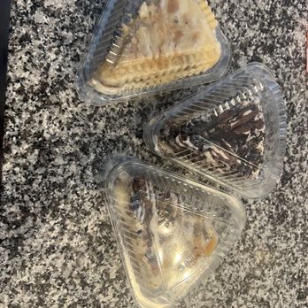 The Drip Bakery by Chef Ced - Peach cobbler cheesecake  Cookies n cream (or was it Oreo, same thing) cheesecake  Turtle cheesecake - Bakeries Near Me - Chicago, Illinois