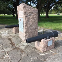 Replica of the Twin Sisters, a pair of cannons given to the Texians by the people of Cincinnati, Ohio. Replica of the Twin Sisters, a pair of cannons given to the Texians by the people of Cincinnati, Ohio.