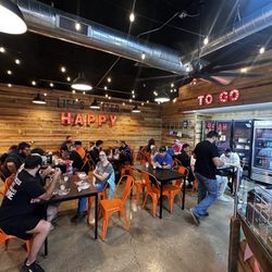 Happy‘s Sip And Dip - Indoor seating