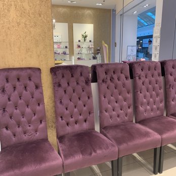 Fracassi Lashes And Brows - Waiting area - Eyelash Service Near Me - Sarasota, Florida Fracassi Lashes And Brows - Waiting area - Eyelash Service Near Me - Sarasota, Florida