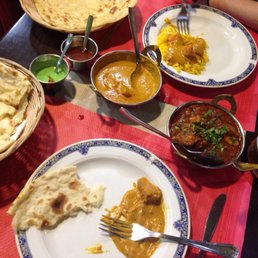 Chicken tikka masala, another chicken dish (the waiter recommended it), cheese naan, and chapati! Yum!!