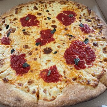 Bella Roma Pizza - $25 18" Margarita.  Hardly any basil on a "MARG" pie...criminal. Dry and FLAVORLESS. - Pizza Near Me - Tampa, Florida