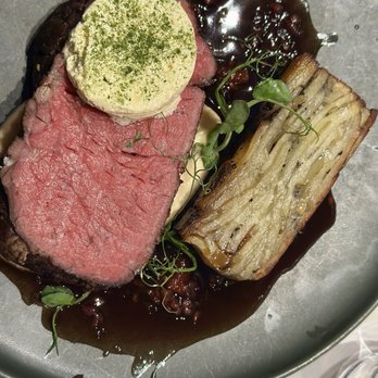 Grand Hotel - Top view of steak dinner. - Hotels Near Me - Oslo, 03 Grand Hotel - Top view of steak dinner. - Hotels Near Me - Oslo, 03