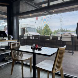 Hotel Rapids - Outdoor patio area that is screened in on the inside