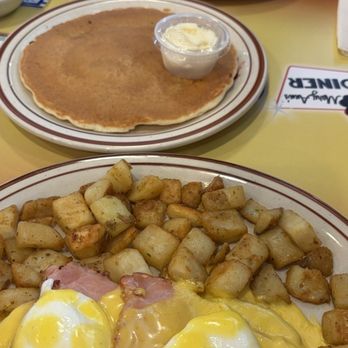 Maryann's Diner - Salem - Traditional Eggs Benedict - American Near Me - Salem, New Hampshire Maryann's Diner - Salem - Traditional Eggs Benedict - American Near Me - Salem, New Hampshire