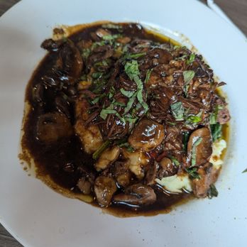 Laura's Bar And Grill - Short Rib Special - American Near Me - Smithfield, Rhode Island