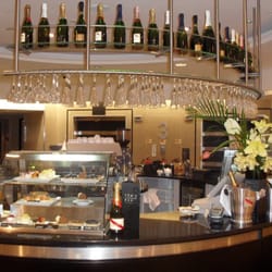 Tom's Champagne Bar