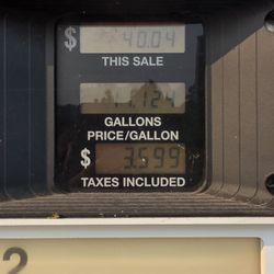 Krist - A nearby pump showing the same price that is on the street front sign