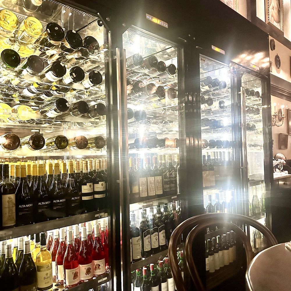 Olio E Più - So much wine, and yet so little time - Italian Near Me - New York, New York
