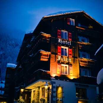 Tradition Julen Hotel - Aussenansicht Romantik Hotel Julen, mitten im Zentrum von Zermatt - Hotels Near Me - Zermatt, VS