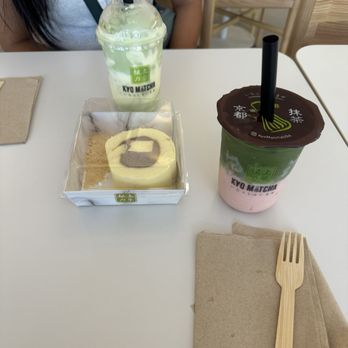 Kyo Matcha - Sponge cake, creme brûlée matcha and strawberry milk matcha - Desserts Near Me - Columbia, Maryland