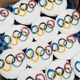 Cupcakes with Olympic ring decoration Cupcakes with Olympic ring decoration