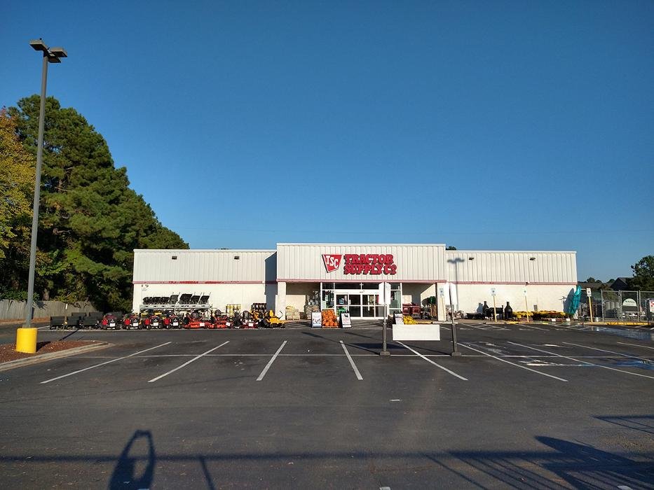 Tractor Supply Image