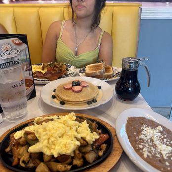 Amanecer Cocina & Café - Gordon - Mexican Near Me - Wilmington, North Carolina