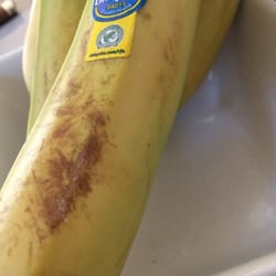 Safeway - Produce bruised and ruined. bagger put my green bananas under a pineapple and 3 lbs bag of apples. Also ruined my avocado