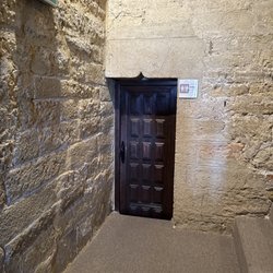 Torre de la Calahorra - Torre - short door to WC