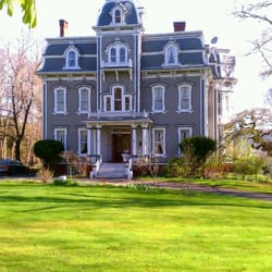 Queen Anne Inn - 1865 Stately Victoria Mansion Bed and Breakfast in the beautiful town of Annapolis Royal, Nova Scotia