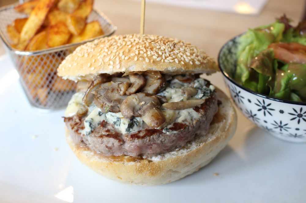 Monty Burger Bar