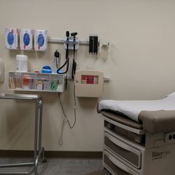 Park Nicollet SmartCare Clinic - St Louis Park - Standard exam room