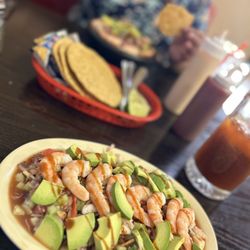 Mariscos El Viejon - Tostada mixta