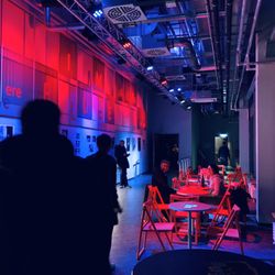 Cinema Quadrat - Lounge mit Durchgang zum Kino
