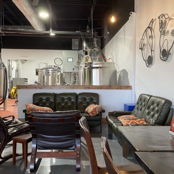 Thirsty Pups Brewery - Comfortable seating choices - Breweries Near Me - Castle Hills, Texas Thirsty Pups Brewery - Comfortable seating choices - Breweries Near Me - Castle Hills, Texas