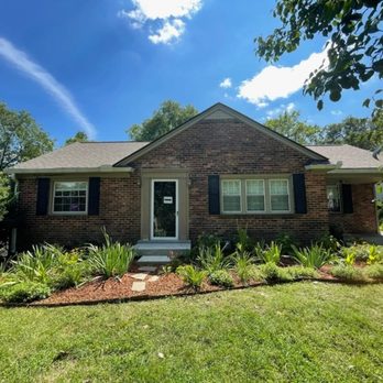 Nashscapes - the front of a brick home - Lawn Services Near Me Nashscapes - the front of a brick home - Lawn Services Near Me