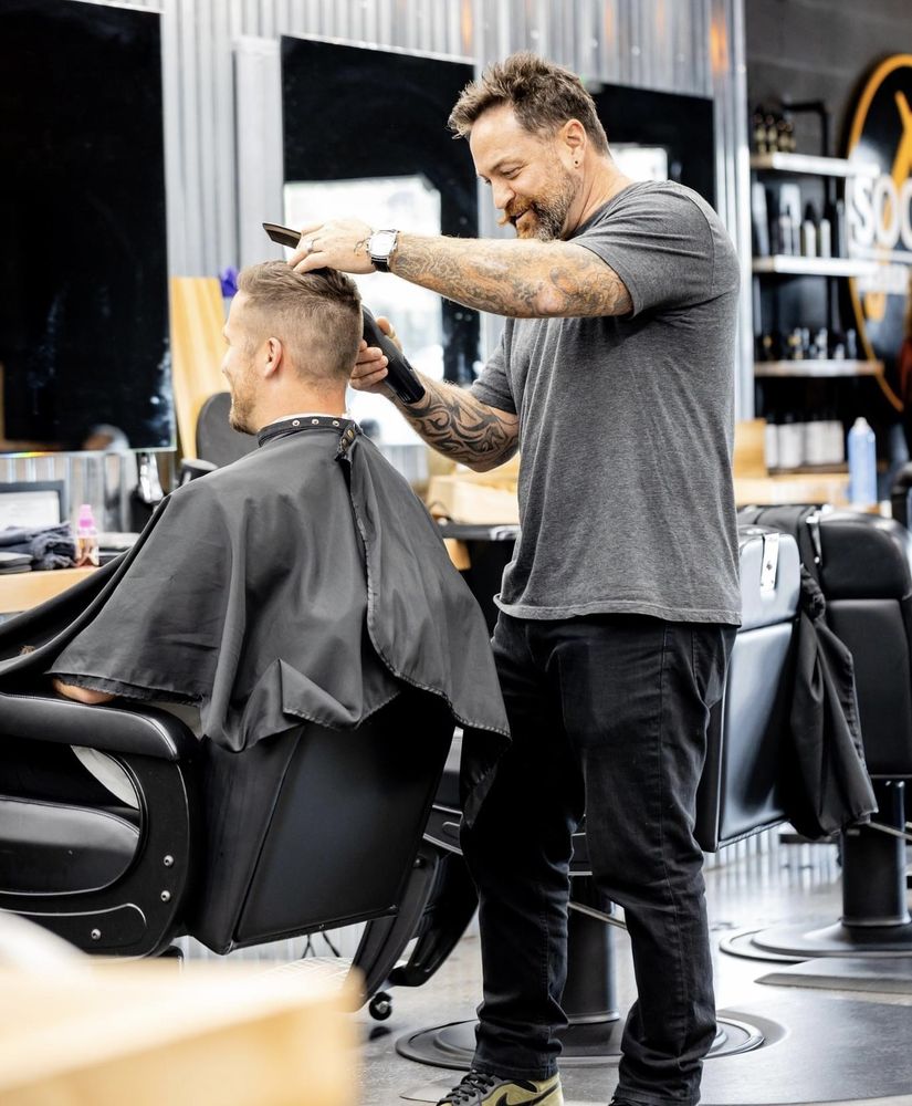 Kennie T Cutz Logo