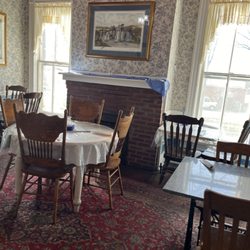 McCutchen's Magnolia House - Cute dining room
